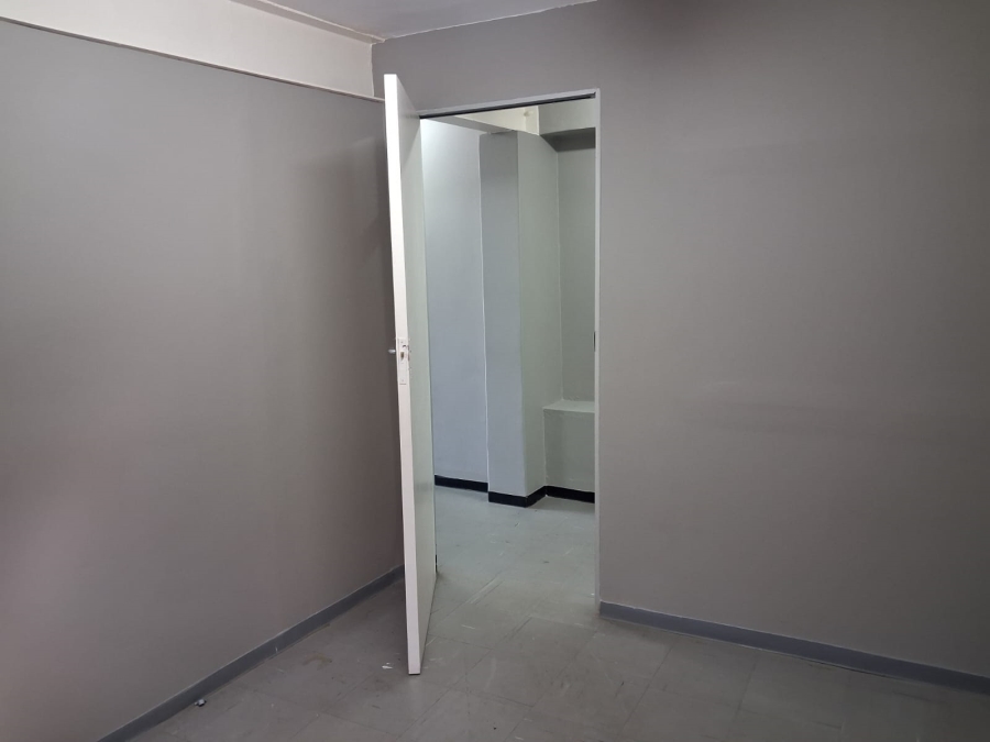 To Let Commercial Property for Rent in Quigney Eastern Cape